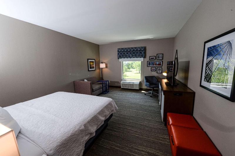 Hampton Inn & Suites By Hilton Lenoir image