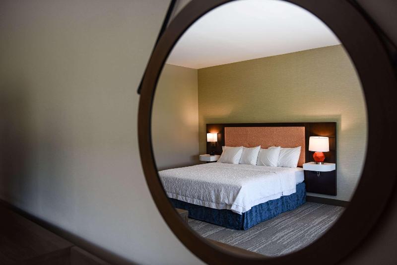 Hampton Inn & Suites By Hilton Lenoir image