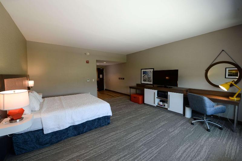 Hampton Inn & Suites By Hilton Lenoir image