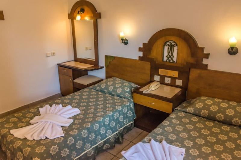 Maxwell Holiday Club image