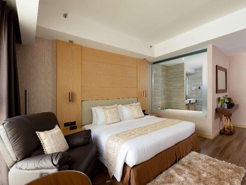 Best Western Plus Metro Clark image