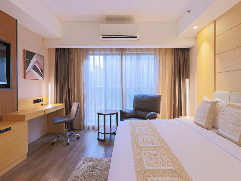 Best Western Plus Metro Clark image