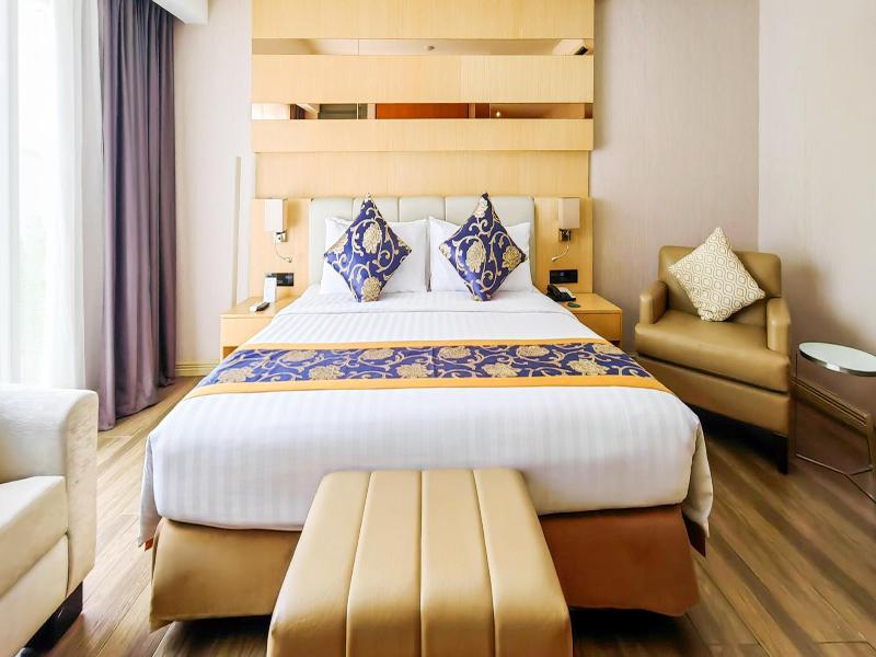 Best Western Plus Metro Clark image