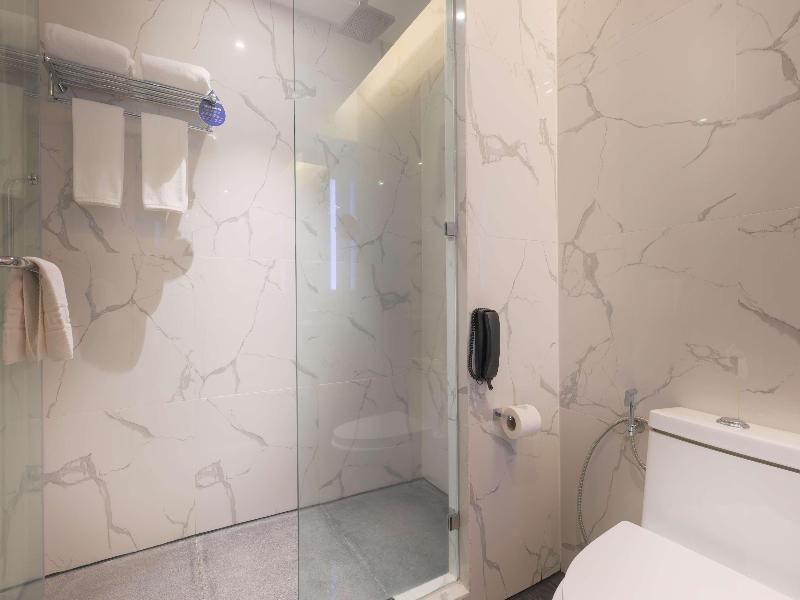 Best Western Plus Metro Clark image