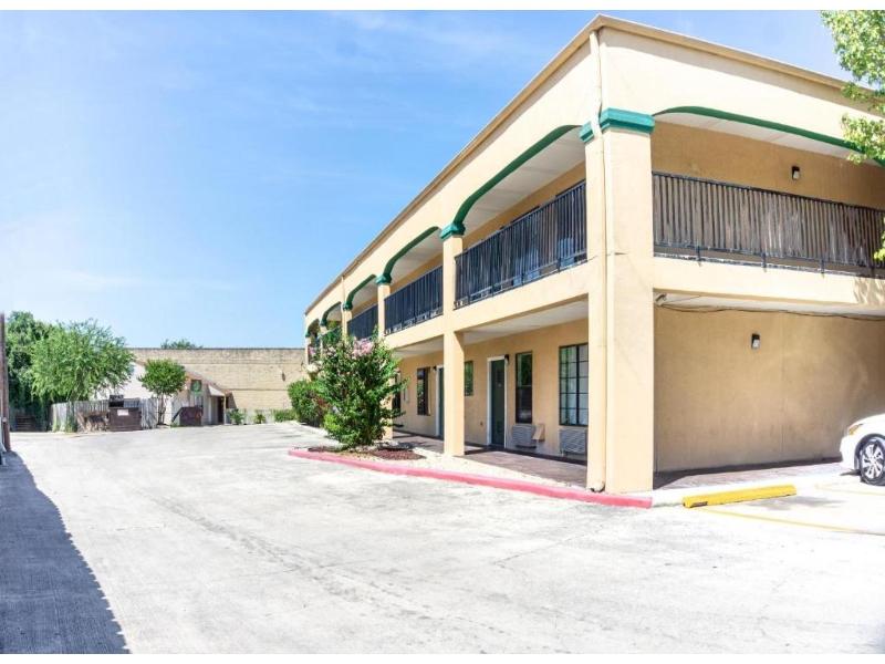 OYO Inn & Suites Medical Center San Antonio image