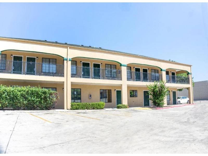 OYO Inn & Suites Medical Center San Antonio image