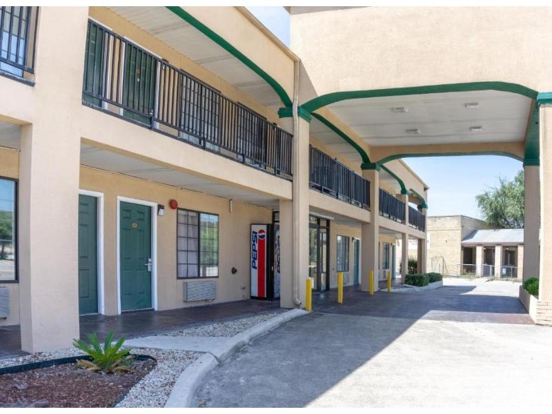 OYO Inn & Suites Medical Center San Antonio image