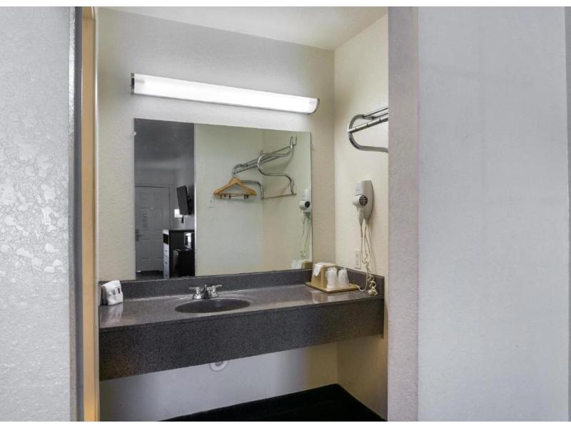 OYO Inn & Suites Medical Center San Antonio image