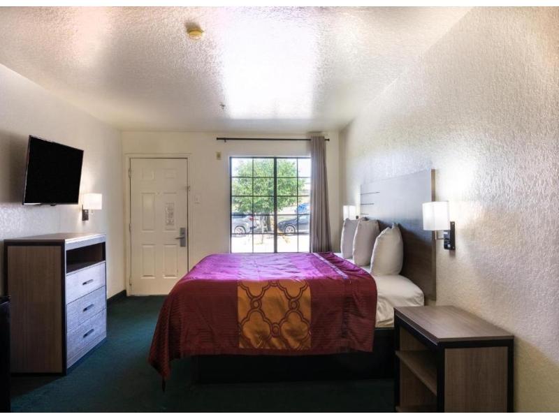 OYO Inn & Suites Medical Center San Antonio image