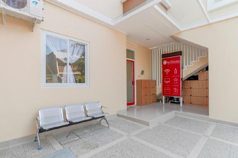 RedDoorz Near Soekarno Hatta Airport image