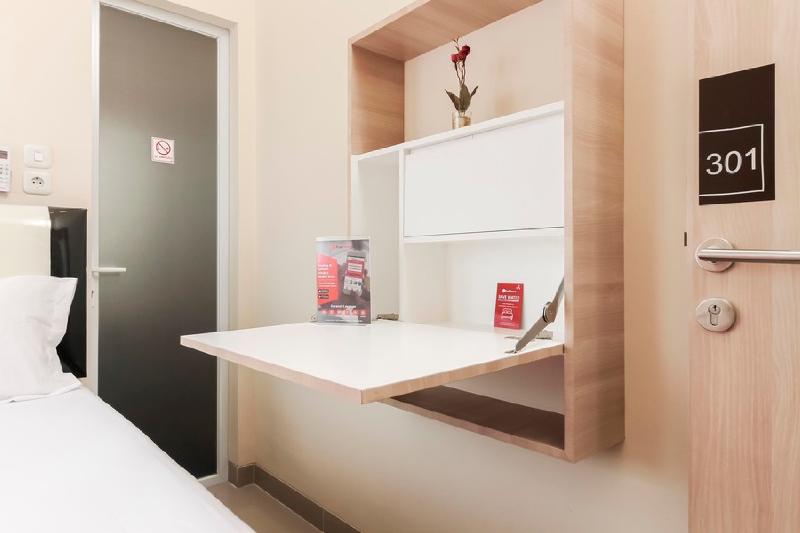 RedDoorz Near Soekarno Hatta Airport image