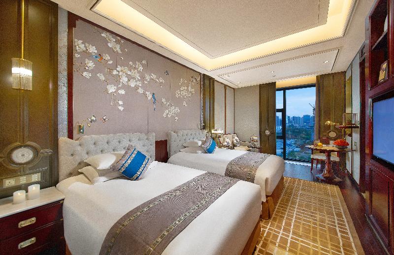 Grand New Century Hotel Zunyi image