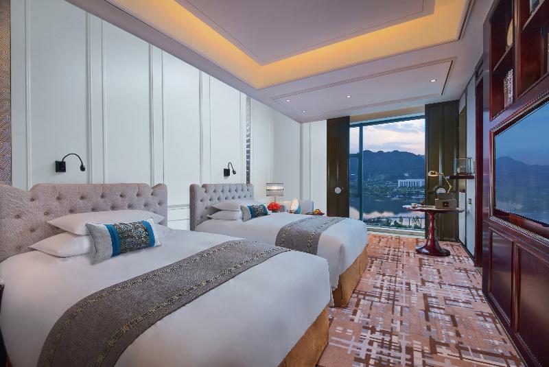 Grand New Century Hotel Zunyi image