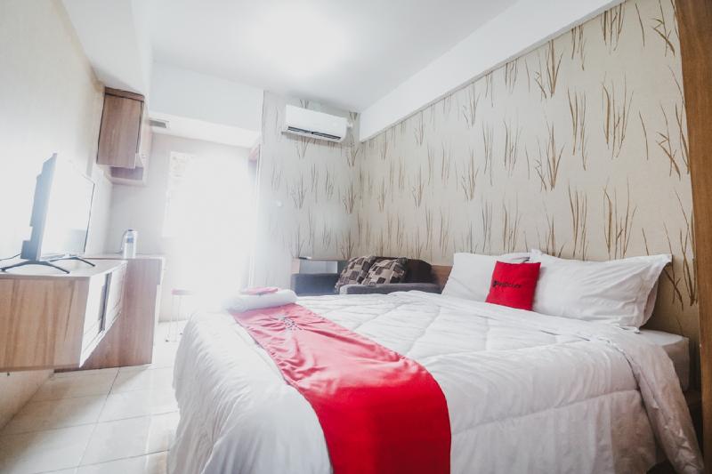 RedDoorz Apartment @ Green Lake View Ciputat 5