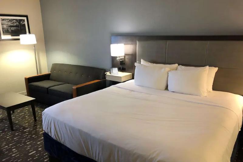 Country Inn & Suites by Radisson Auburn IN