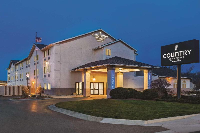 Country Inn & Suites by Radisson Auburn IN image