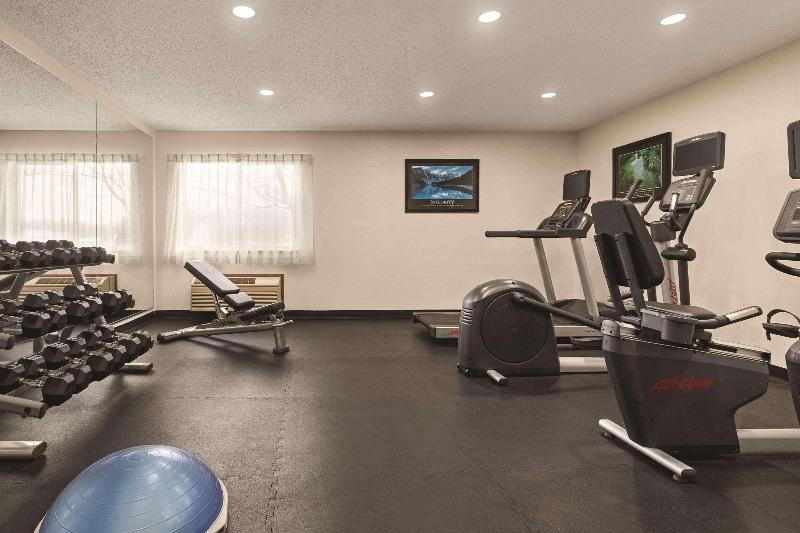 Country Inn & Suites by Radisson Auburn IN image