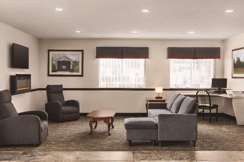 Country Inn & Suites by Radisson Auburn IN image