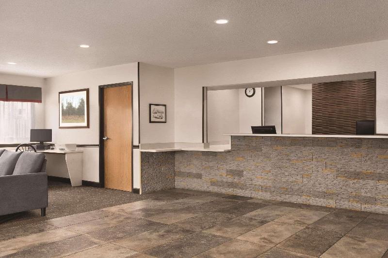 Country Inn & Suites by Radisson Auburn IN image