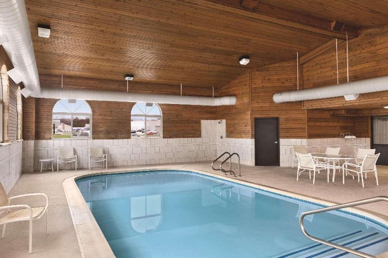 Country Inn & Suites by Radisson Auburn IN image