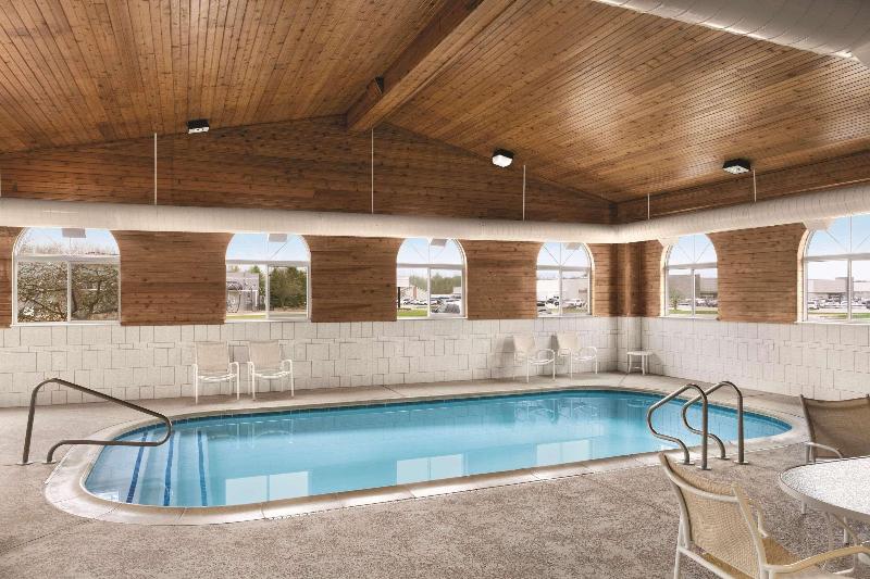 Country Inn & Suites by Radisson Auburn IN image