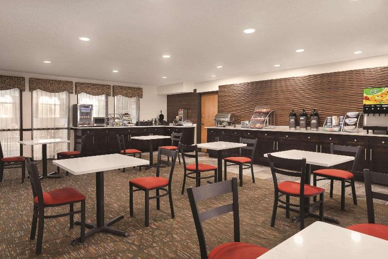 Country Inn & Suites by Radisson Auburn IN image