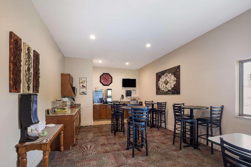 Surestay By Best Western Whittington Rend Lake image