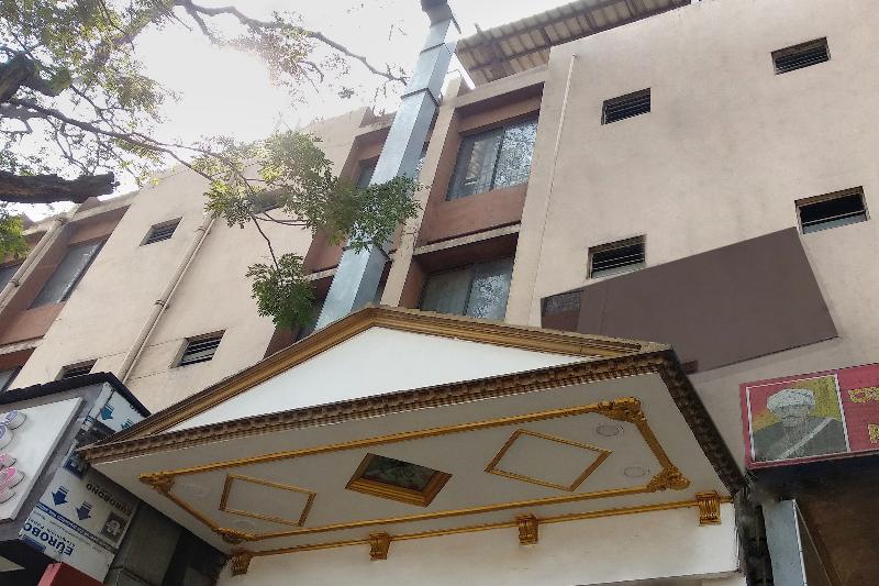 OYO 10884 Pavana Residency