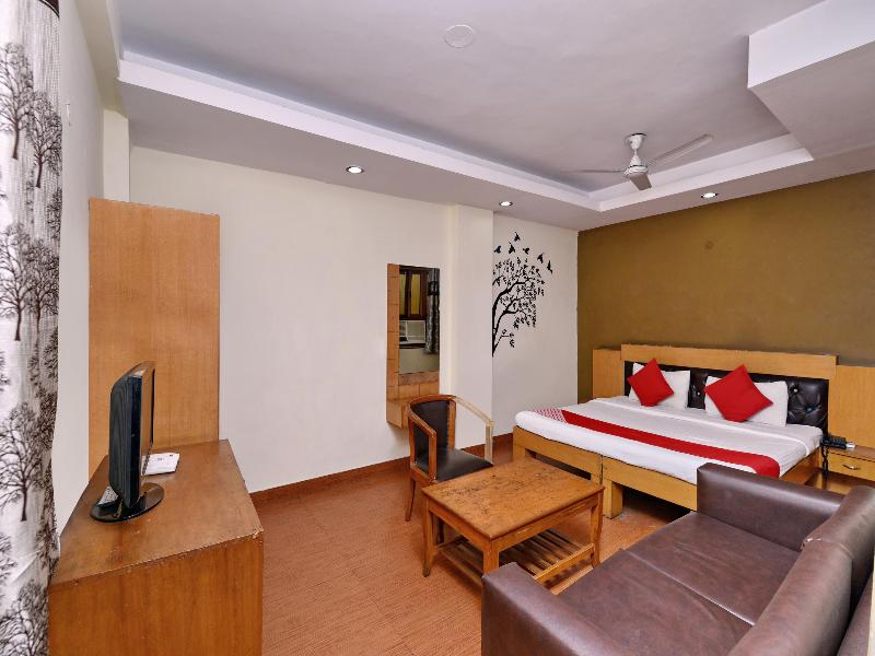 OYO 305 Hotel Rajdeep Palace