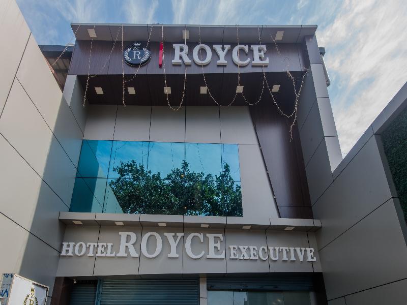 OYO 9327 Royce Executive