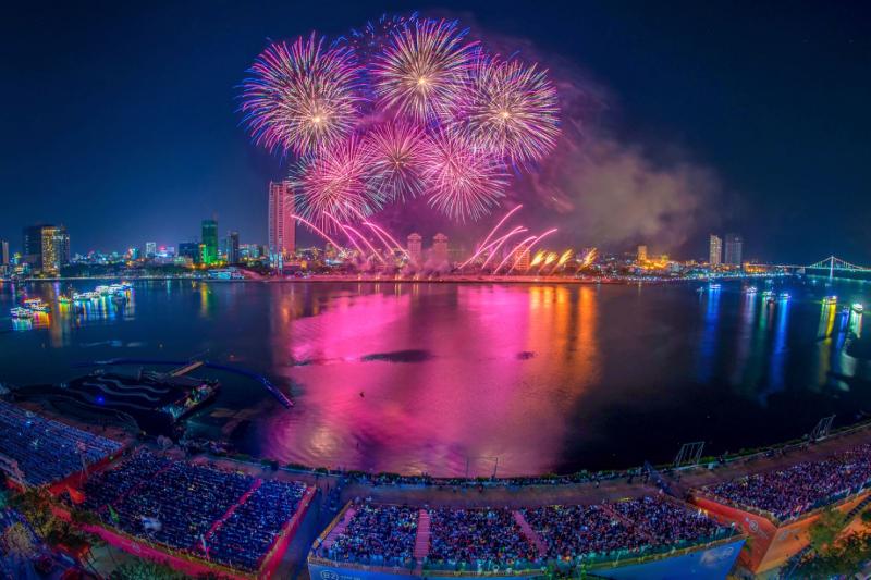 IBIZA Riverfront Hotel Da Nang image