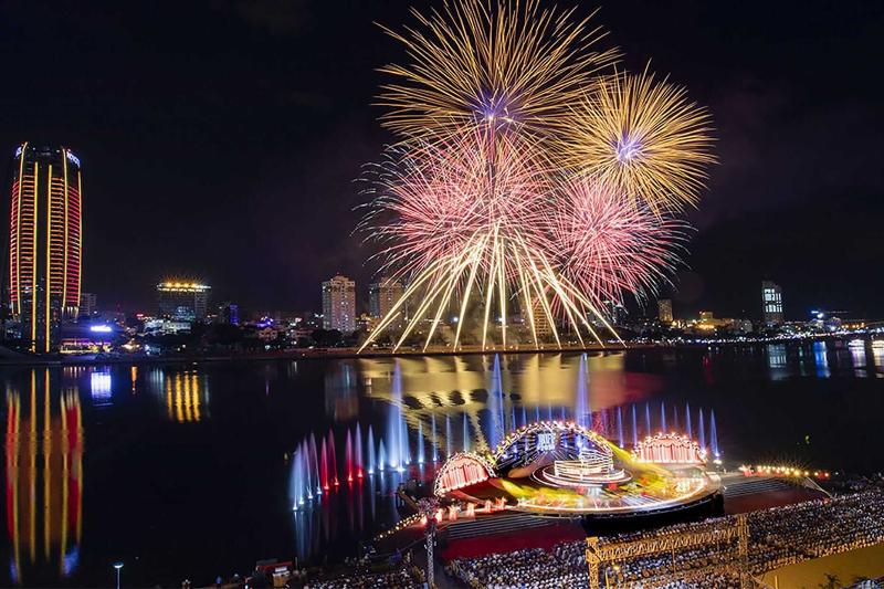 IBIZA Riverfront Hotel Da Nang image