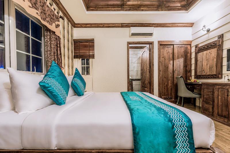 IBIZA Riverfront Hotel Da Nang image