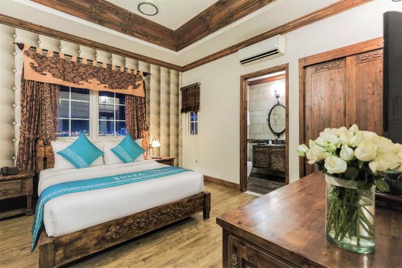 IBIZA Riverfront Hotel Da Nang image