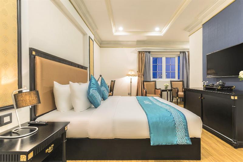 IBIZA Riverfront Hotel Da Nang image