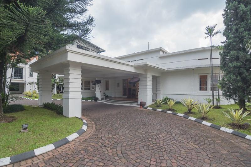 RedDoorz Plus near UPI Setiabudi