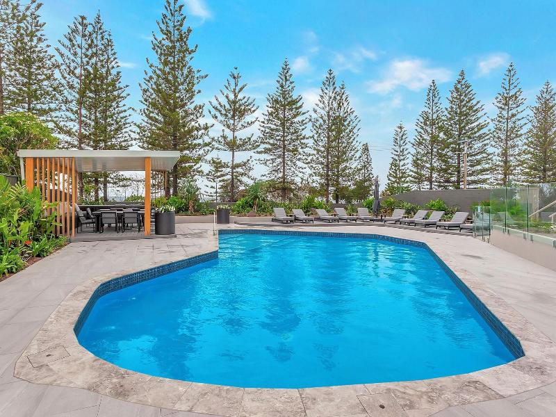 Burleigh Esplanade Beachfront Apartments image
