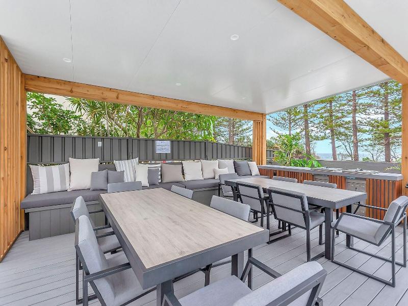 Burleigh Esplanade Beachfront Apartments image