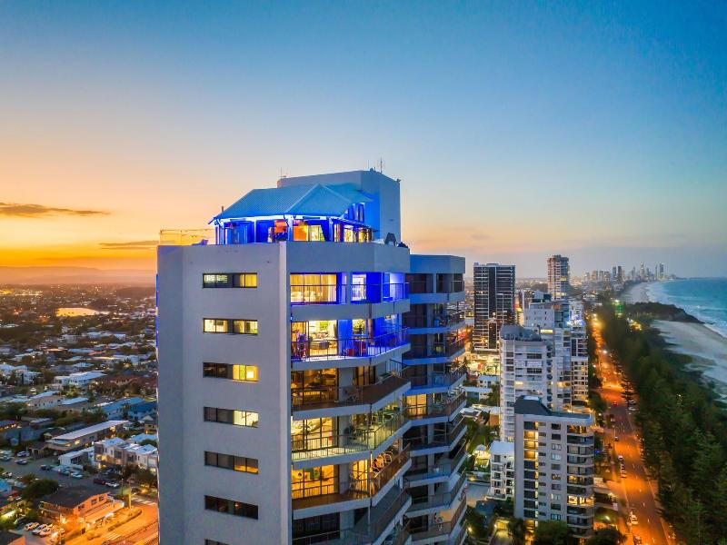 Burleigh Esplanade Beachfront Apartments image
