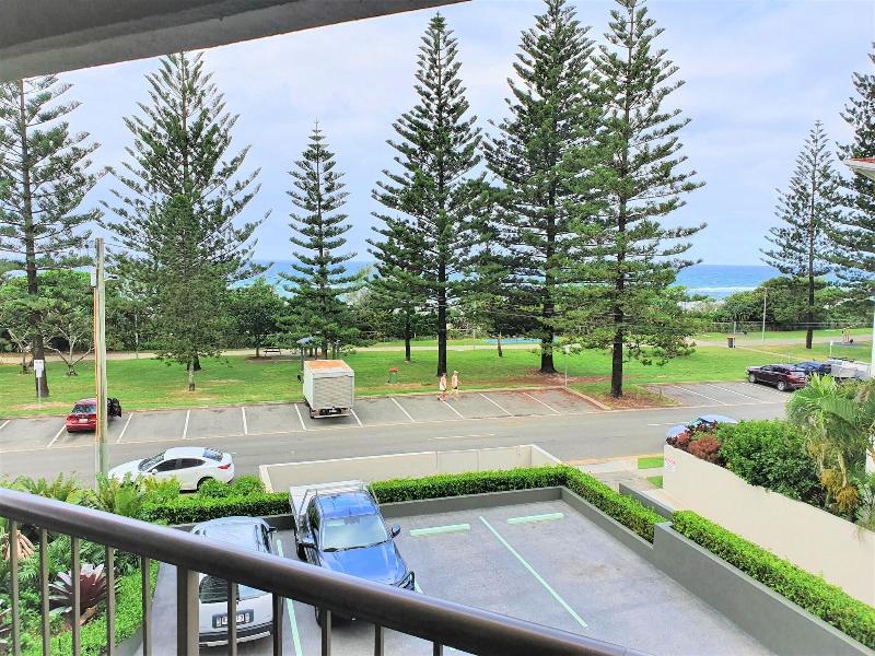 Burleigh Esplanade Beachfront Apartments image