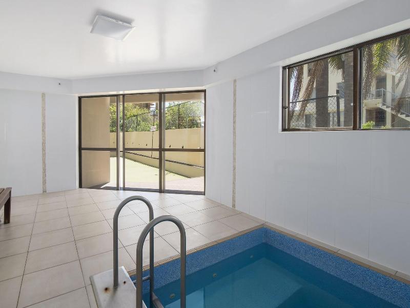 Burleigh Esplanade Beachfront Apartments image