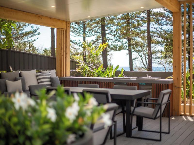 Burleigh Esplanade Beachfront Apartments image