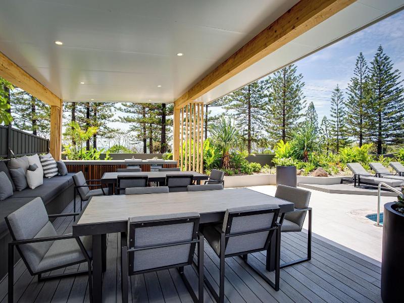 Burleigh Esplanade Beachfront Apartments image