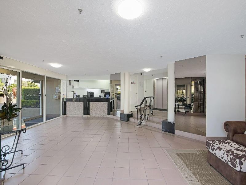 Burleigh Esplanade Beachfront Apartments image