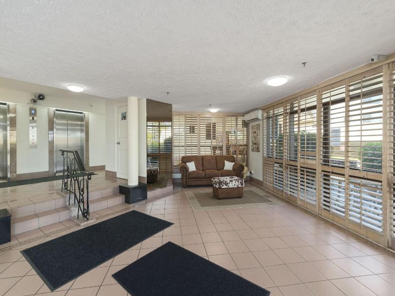 Burleigh Esplanade Beachfront Apartments image