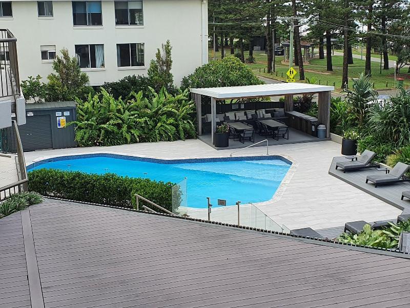 Burleigh Esplanade Beachfront Apartments image