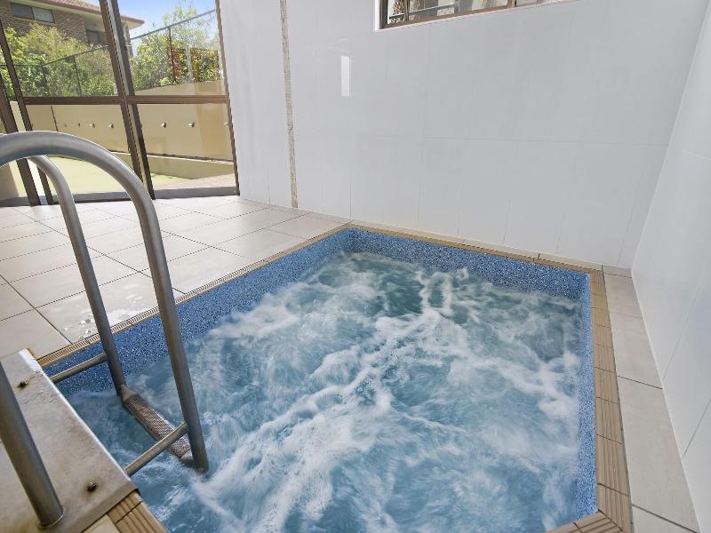 Burleigh Esplanade Beachfront Apartments image
