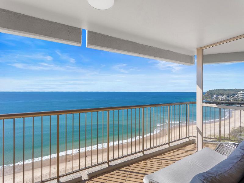Burleigh Esplanade Beachfront Apartments image