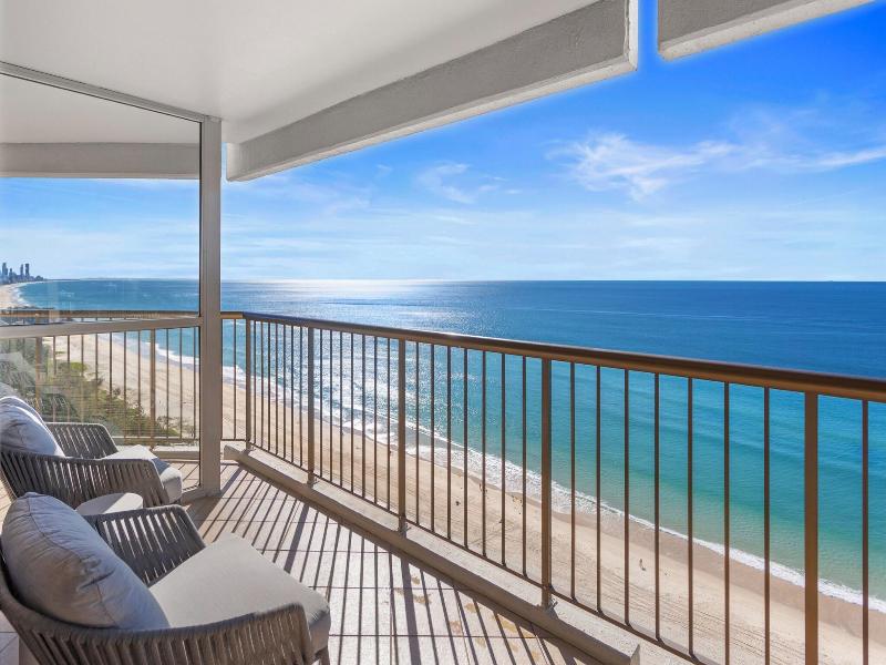 Burleigh Esplanade Beachfront Apartments image