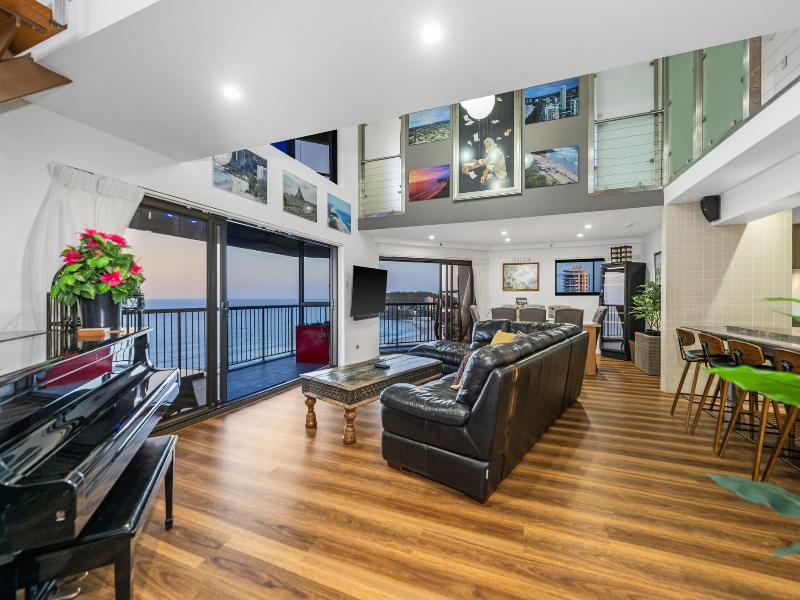 Burleigh Esplanade Beachfront Apartments image